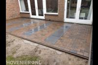 Terras van klinkers en tegels