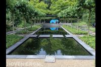 Tuin met zwemvijver en veel groen