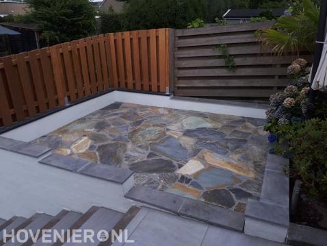 Terras van marmeren flagstones