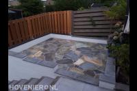 Terras van marmeren flagstones