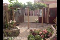 Compacte tuin met nieuwe bestrating en pergola 2