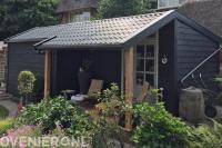 Houten schuur met veranda