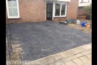 Voortuin bestraten met betonklinkers
