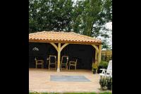 Houten overkapping met pannendak