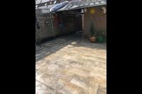 Achtertuin bestraten met keramische tegels