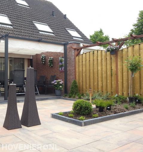 Terrasoverkapping met harmonicadoek