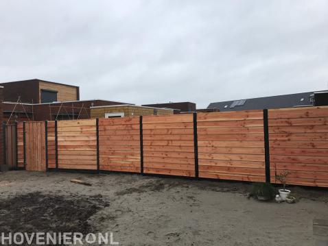 Hout beton schutting plaatsen