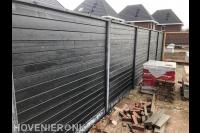 Hout beton schutting met donker hout