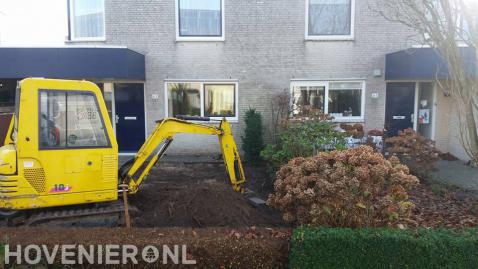 Tuin afgraven met minigraver