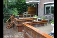 Beschoeiing en trap voor verhoogd terras