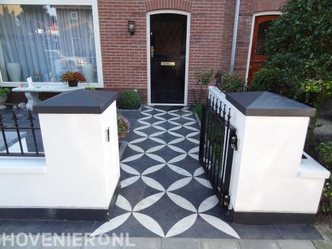 Moderne onderhoudsarme voortuin met sierhekwerk 3