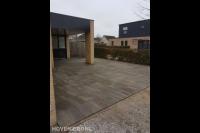 Bestrating van oprit met betontegels