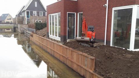 Houten beschoeiing maken