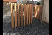 Schermen van houten palen
