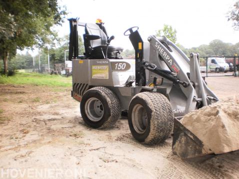 Zand aanleveren met mini shovel