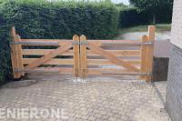 Houten inrijpoort