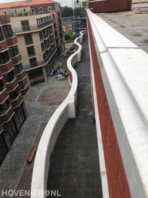 Groot balkon bestraten