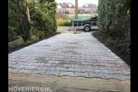 Oprit in H klinkers onder talud