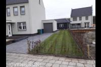 Aanleg voortuin met bestrating, graszoden en beukenhaag