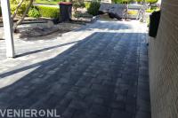 Oprit bestraten met betonklinkers