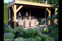Houten overkapping met loungeset 1