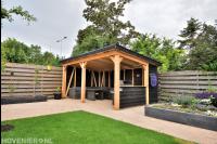 Houten overkapping met loungeset