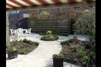 Onderhoudsvriendelijke tuin met houten pergola 2