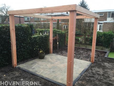 Robuuste houten pergola