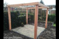 Robuuste houten pergola