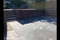 Sierbestrating van grote tegels