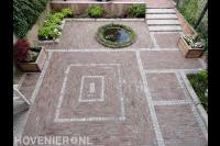 Bestrating van waaltjes en koppelstenen in verschillende patronen