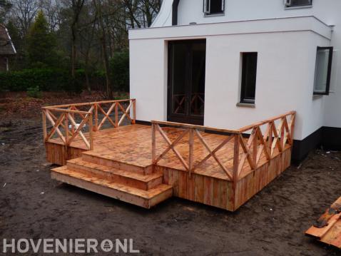 Houten veranda bij woning