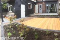 Tuin aan het water met vlonder en terras 2