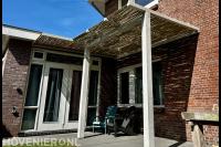 Veranda, whitewash met bamboo en plexiglas