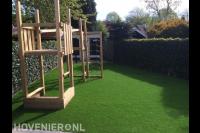 Kunstgras met speeltoestel