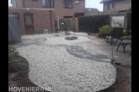 Bestraten van achtertuin met grind en klinkers