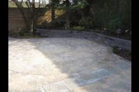 Straatwerk van getrommelde klinkers en koppelstones