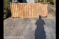 Houten inrijpoort