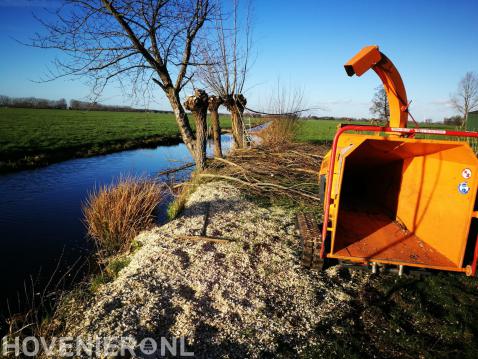 Wilgen knotten en takken versnipperen