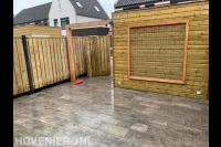 Achtertuin bestraten met siertegels