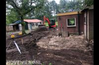 Tuin afgraven met minikraan