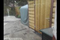 Houten schutting met poort
