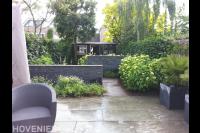 Tuin met onderbroken zichtlijnen door muurtjes
