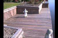 Houten vlonder langs het water 2