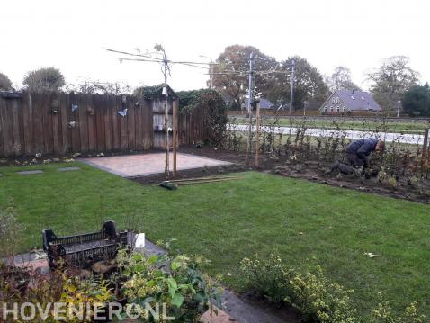 Beplanting aanbrengen in tuin