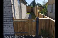 Schutting met tuinpoort