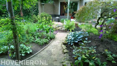 Natuurlijke tuin met veel groen 1