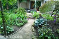 Natuurlijke tuin met veel groen 1