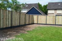 Hout beton schutting plaatsen