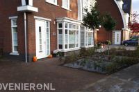 Voortuin met sierbestrating